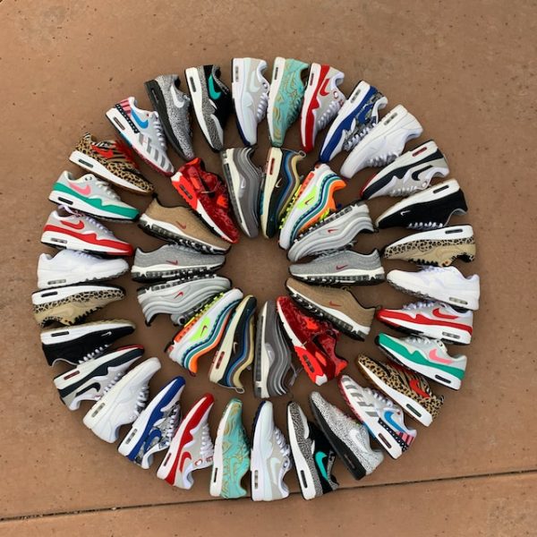 Circle of Nike Air Max Sneakers Circle of Nike Air Max Sneakers