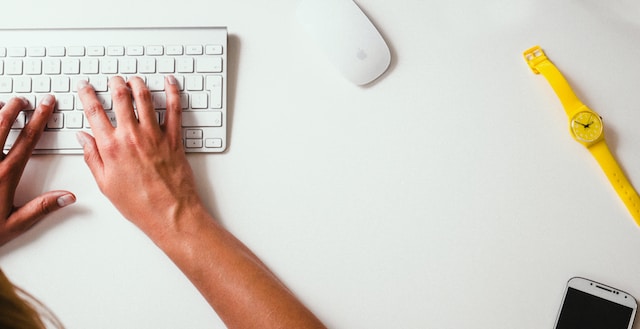 typing on apple keyboard