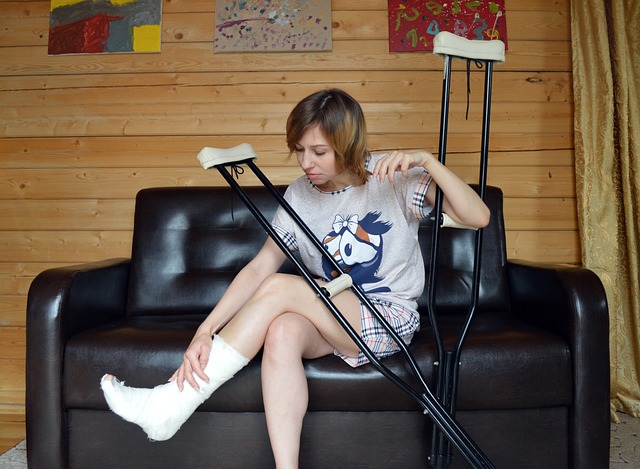 girl in crutches and leg cast